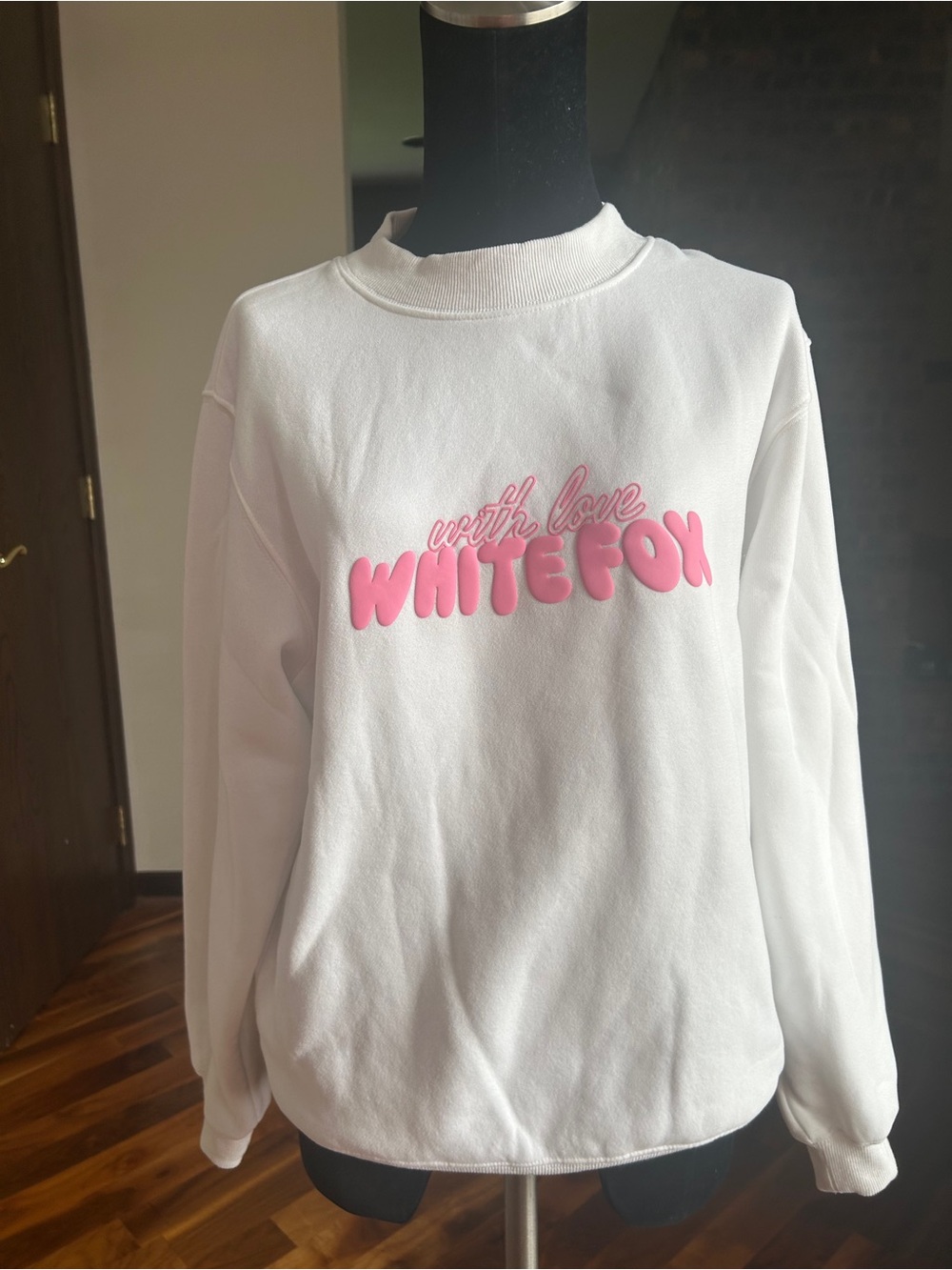 White Fox With Love Sweatshirt, size XXS/XS, ECU